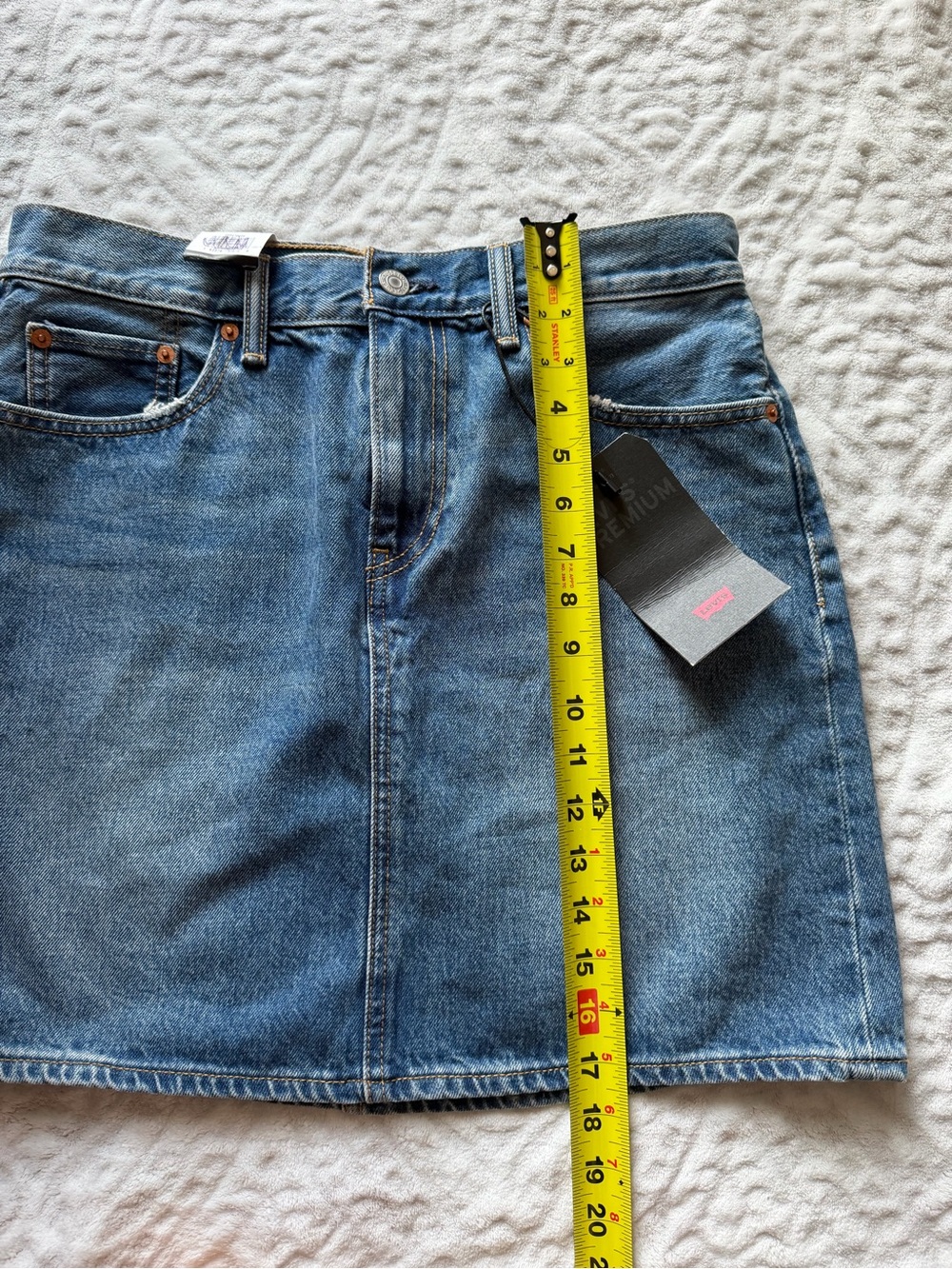 NWT Levi’s Premium Women’s Blue Denim Mini Skirt Size 29 100% Cotton - Picture 6 of 9